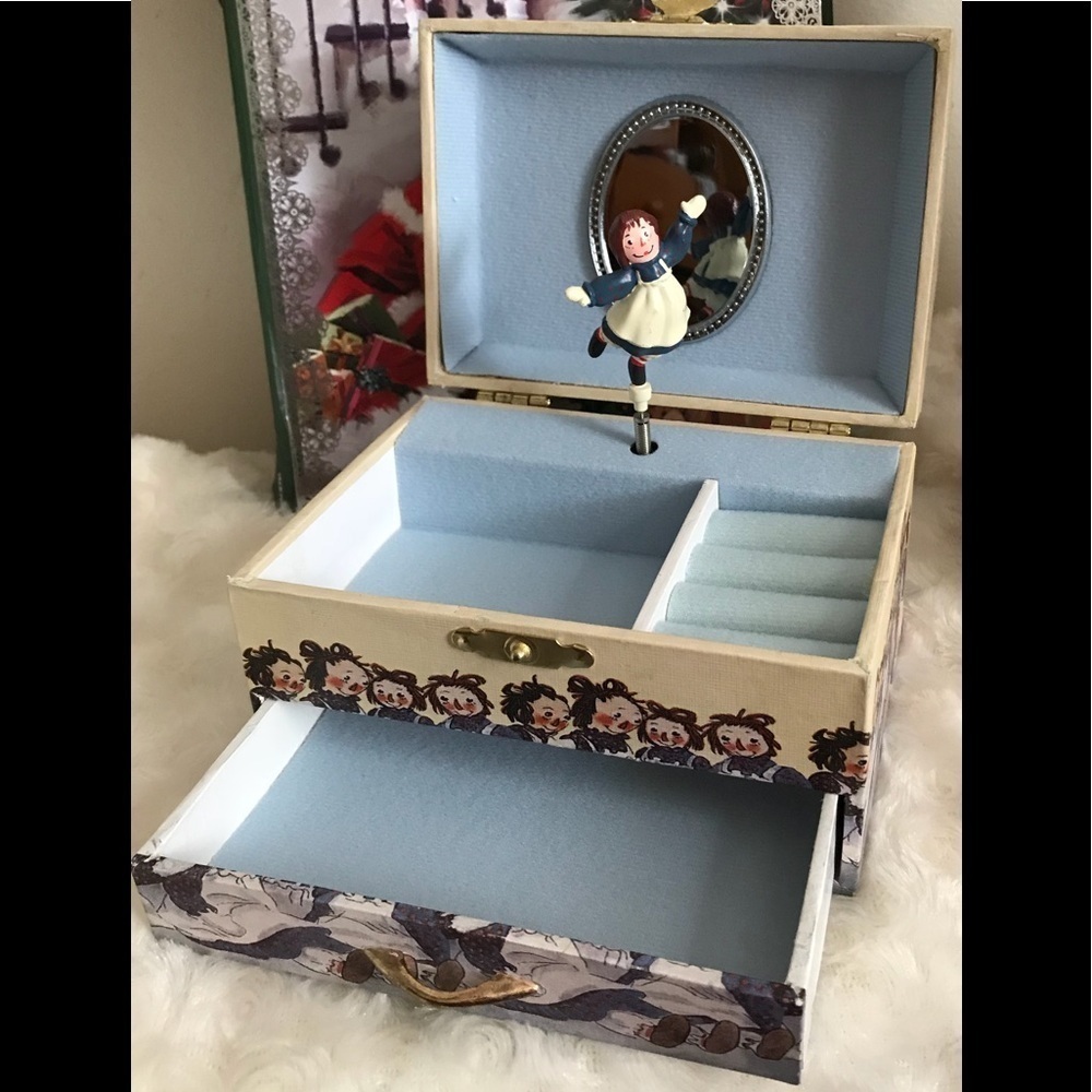Rare 1980’s Johnny Gruelle Dancing Musical Raggedy Ann Jewelry Box